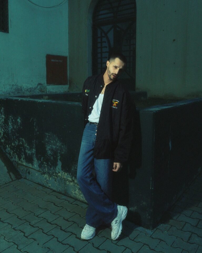 Dark Wash Jeans: Ultimate Style Guide for Every Occasion